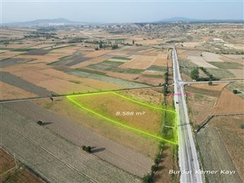 BURDUR KEMER İLÇESİNDE ANA YOLA CEPHE 8588M2 YATIRIMLIK TARLA