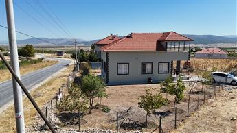 ANTALYA KORKUTELİ YEŞİLYAYLA DA 800M2 ARSA İÇİNDE MÜSTAKİL 2 KATLI VİLLA SATILIKTIR.